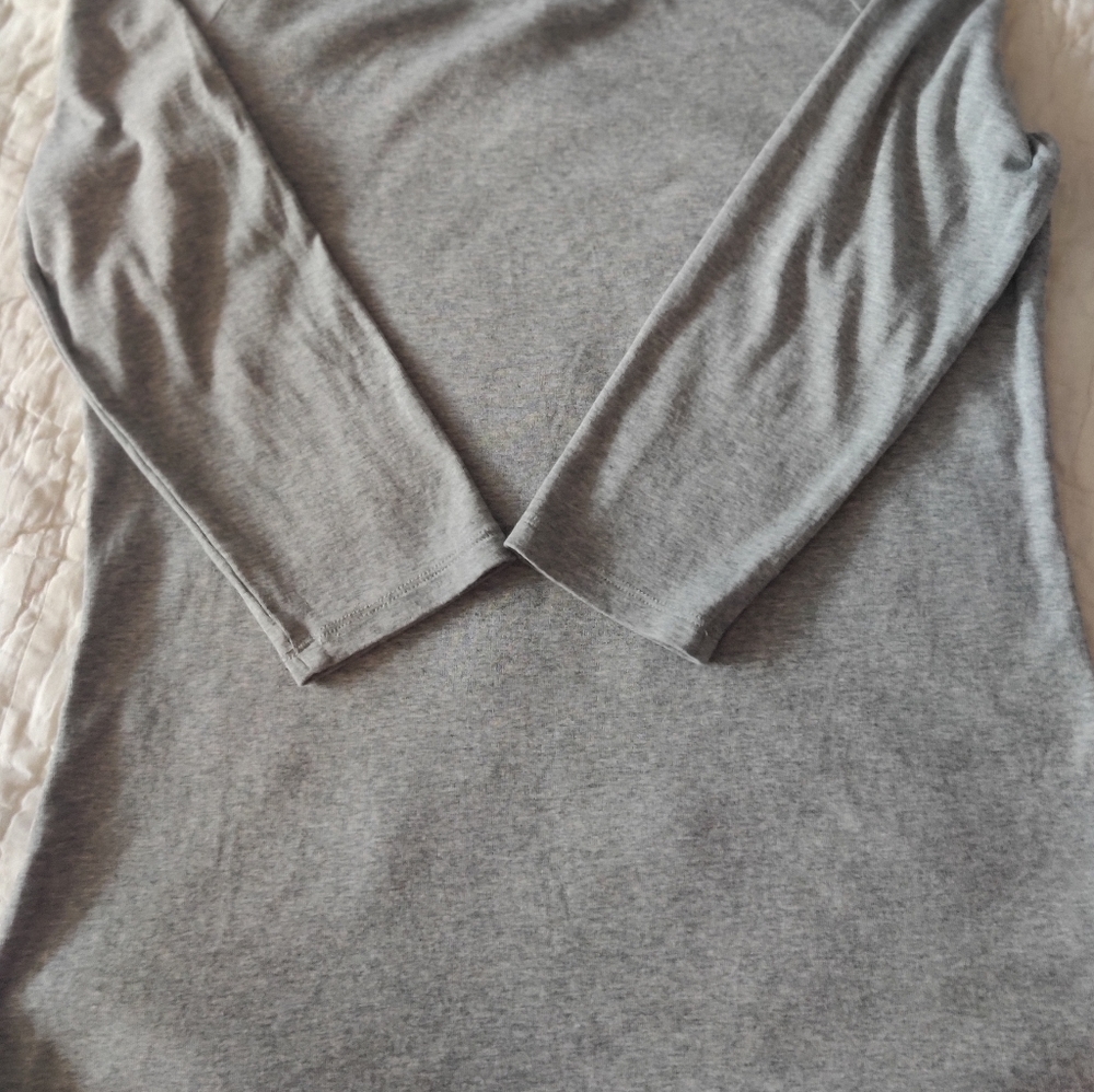 Old Navy quarter length sleeve tee